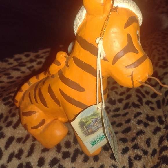 VTG Disney Ceramic 7” Tigger Christmas w/Santa Hat with tags. - Picture 5 of 6